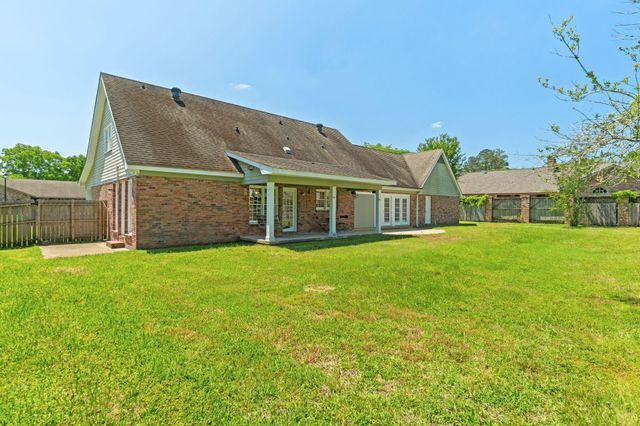 207 Comanche Dr., Hattiesburg, MS 39402