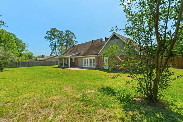 207 Comanche Dr., Hattiesburg, MS 39402