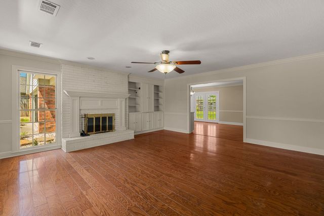 207 Comanche Dr., Hattiesburg, MS 39402