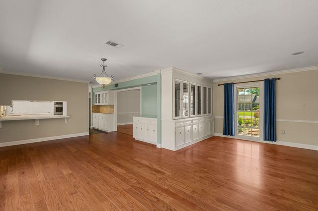 207 Comanche Dr., Hattiesburg, MS 39402