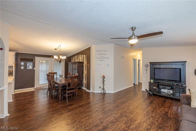 140 Luxor Lane, Amherst, OH 44001