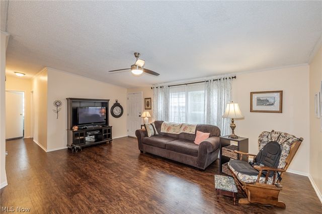 140 Luxor Lane, Amherst, OH 44001