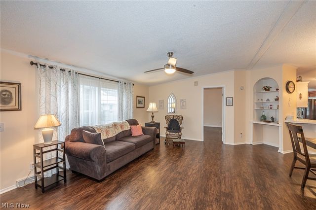 140 Luxor Lane, Amherst, OH 44001