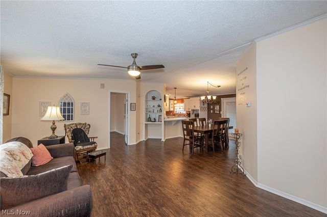 140 Luxor Lane, Amherst, OH 44001