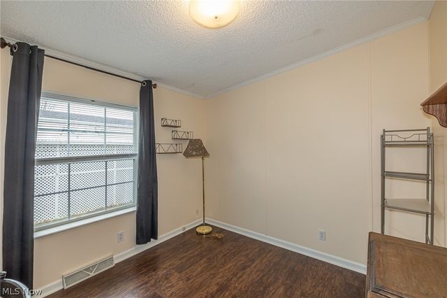 140 Luxor Lane, Amherst, OH 44001