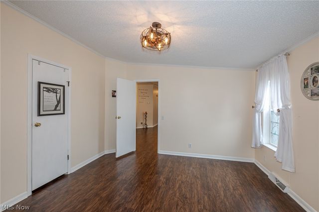 140 Luxor Lane, Amherst, OH 44001