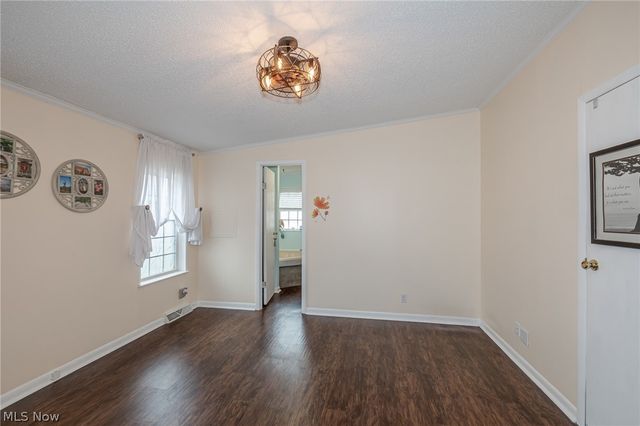 140 Luxor Lane, Amherst, OH 44001