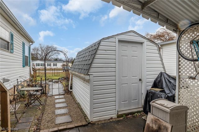 140 Luxor Lane, Amherst, OH 44001