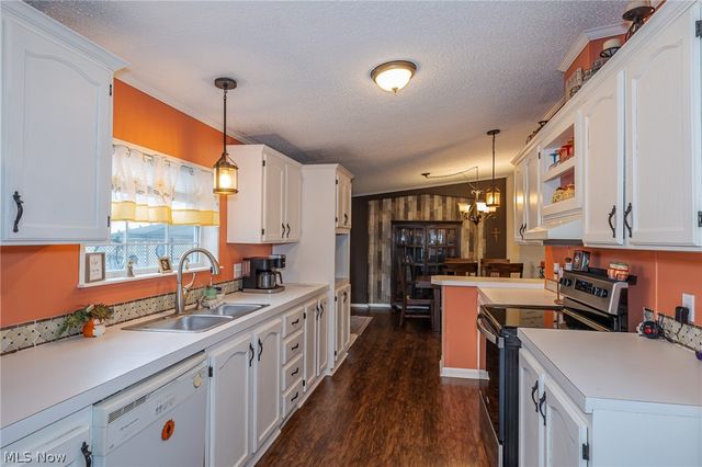 140 Luxor Lane, Amherst, OH 44001