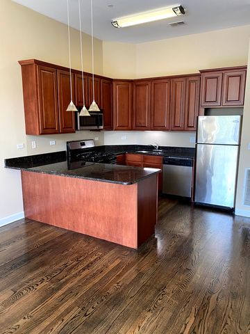 1038 W Waveland Avenue 1, Chicago, IL 60613
