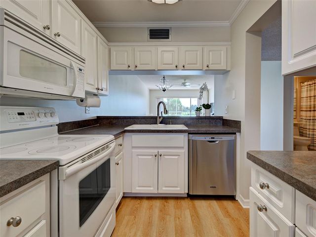 406 CERROMAR CIRCLE N 222, Venice, FL 34293