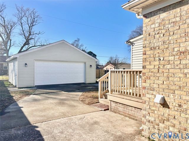 1107 Pleasant Dale Ave, Colonial Heights, VA 23834