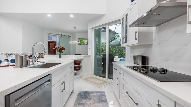 1861 W Eagle Trace Blvd W, Coral Springs, FL 33071