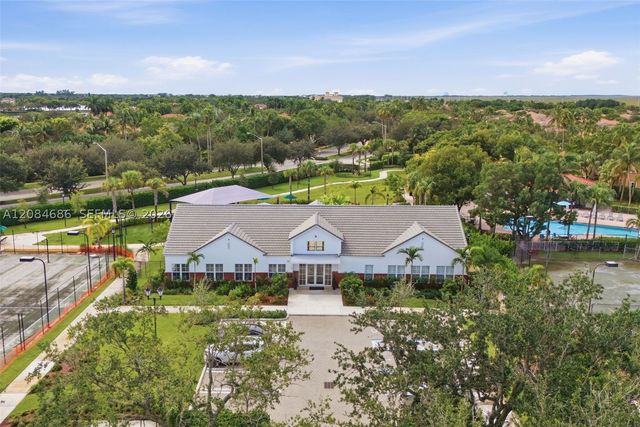 1861 W Eagle Trace Blvd W, Coral Springs, FL 33071