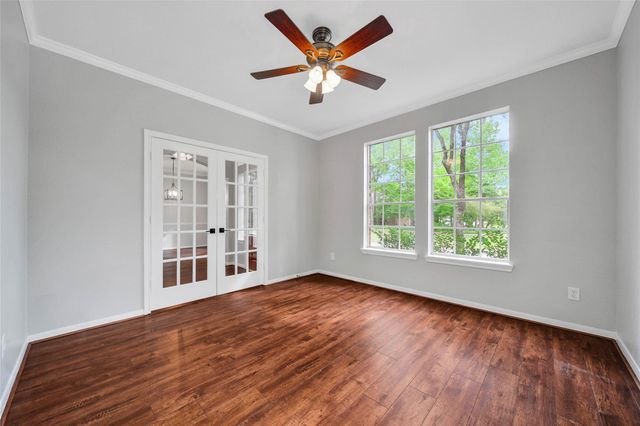 3 Murmuring Creek Place, Conroe, TX 77385