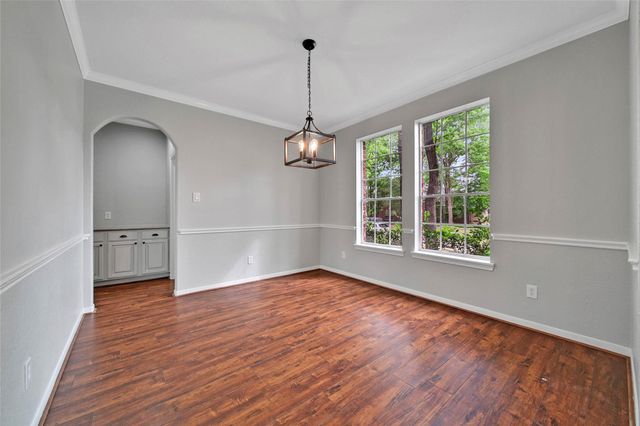 3 Murmuring Creek Place, Conroe, TX 77385