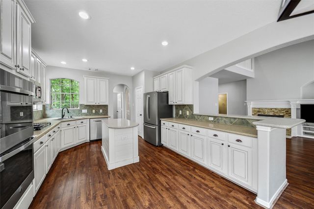 3 Murmuring Creek Place, Conroe, TX 77385