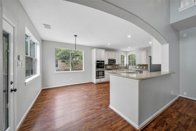 3 Murmuring Creek Place, Conroe, TX 77385