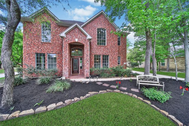 3 Murmuring Creek Place, Conroe, TX 77385