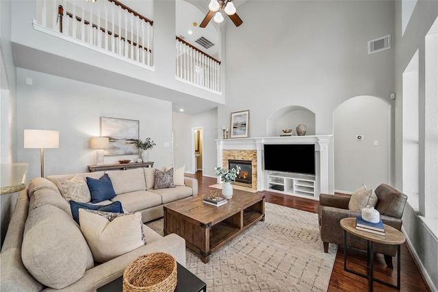 3 Murmuring Creek Place, Conroe, TX 77385