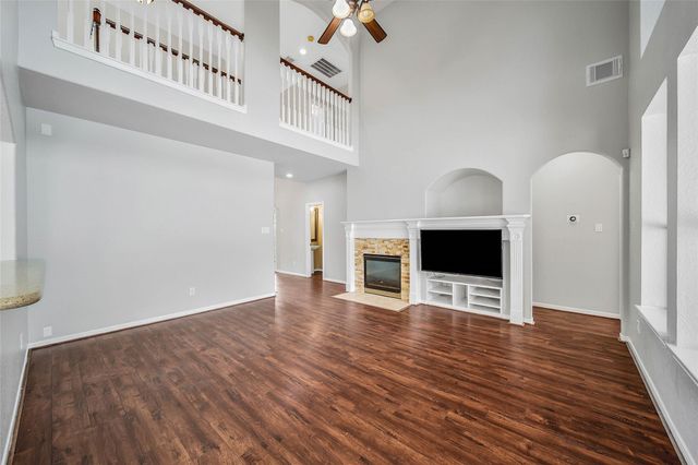 3 Murmuring Creek Place, Conroe, TX 77385