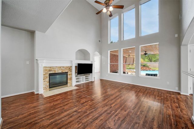 3 Murmuring Creek Place, Conroe, TX 77385