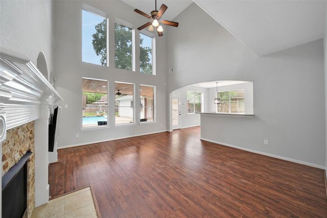 3 Murmuring Creek Place, Conroe, TX 77385