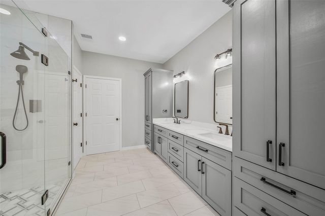 3 Murmuring Creek Place, Conroe, TX 77385