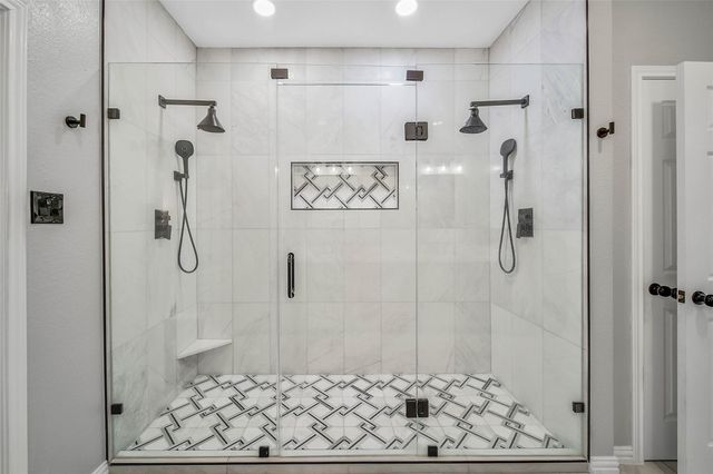 3 Murmuring Creek Place, Conroe, TX 77385