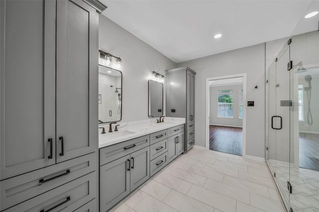 3 Murmuring Creek Place, Conroe, TX 77385