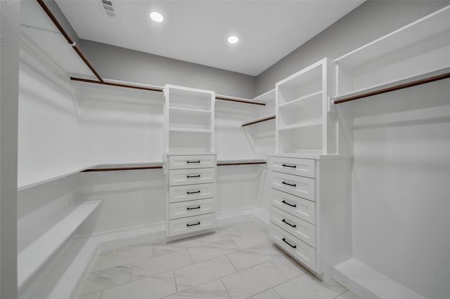 3 Murmuring Creek Place, Conroe, TX 77385