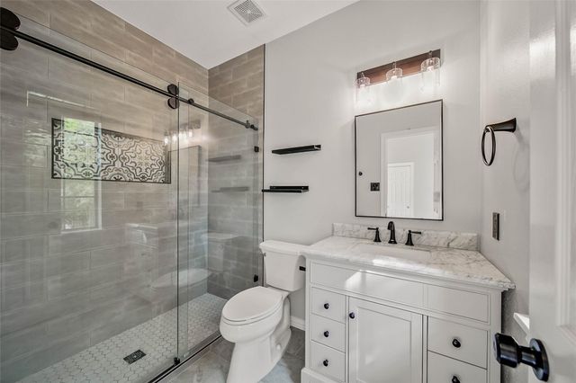 3 Murmuring Creek Place, Conroe, TX 77385