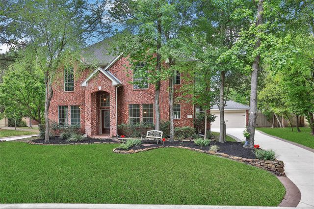 3 Murmuring Creek Place, Conroe, TX 77385
