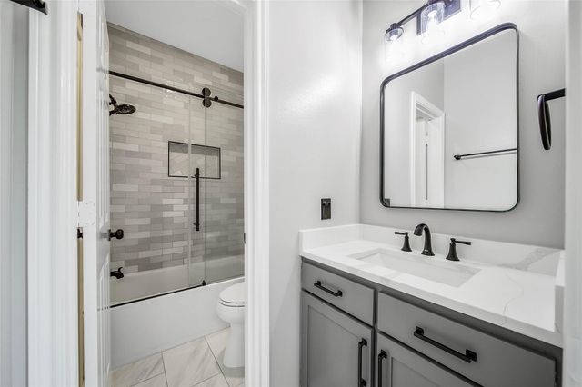 3 Murmuring Creek Place, Conroe, TX 77385