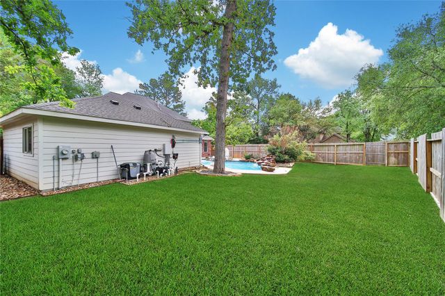 3 Murmuring Creek Place, Conroe, TX 77385