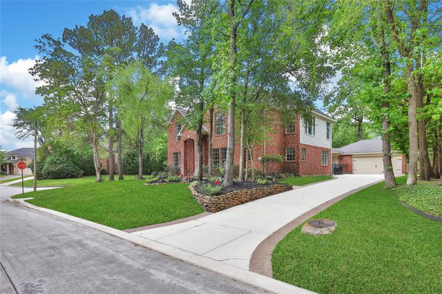 3 Murmuring Creek Place, Conroe, TX 77385