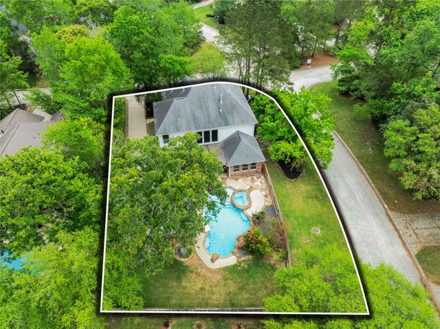 3 Murmuring Creek Place, Conroe, TX 77385