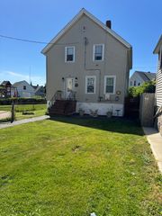 12 Sears St, New Bedford, MA 02740