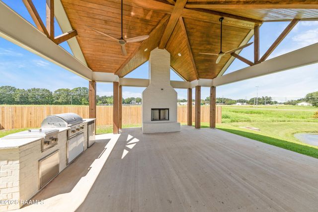 102 Carriage Lakes Drive, Broussard, LA 70518