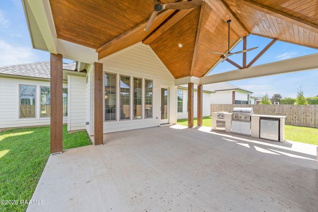 102 Carriage Lakes Drive, Broussard, LA 70518