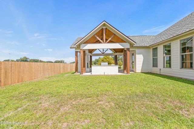 102 Carriage Lakes Drive, Broussard, LA 70518