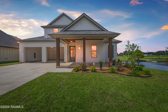 102 Carriage Lakes Drive, Broussard, LA 70518