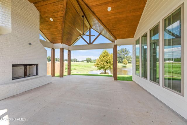 102 Carriage Lakes Drive, Broussard, LA 70518