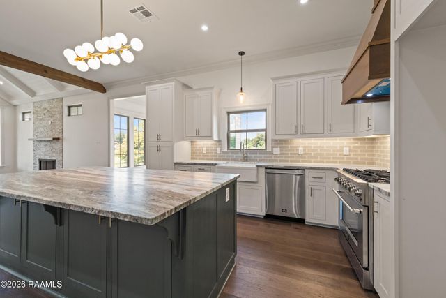 102 Carriage Lakes Drive, Broussard, LA 70518