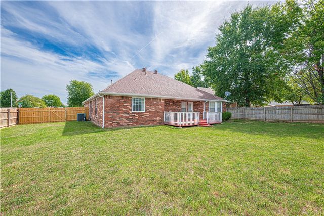804 Greenway Street, Lowell, AR 72745