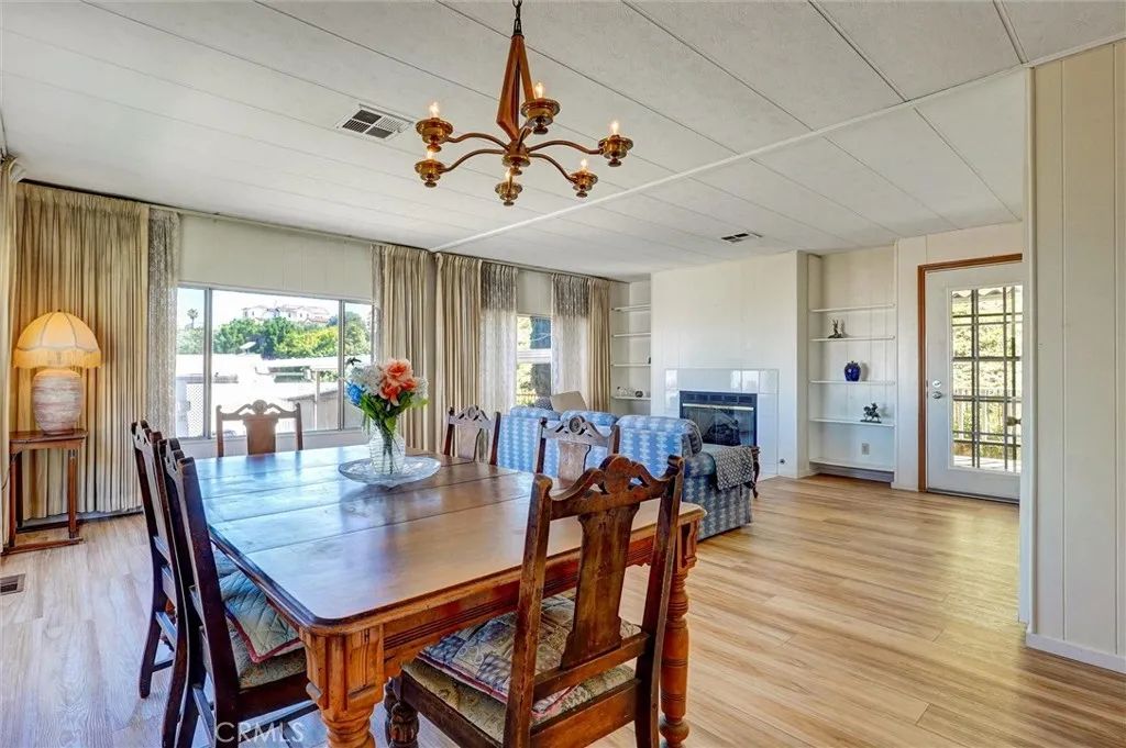 2550 Pacific Coast 256, Torrance, CA 90505
