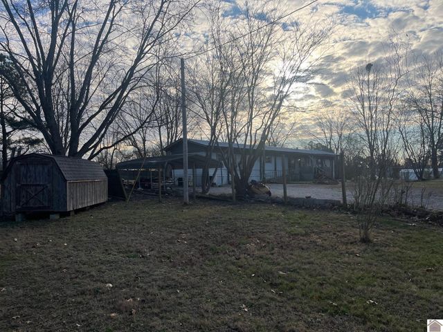 42 Sills Ln., Benton, KY 42025