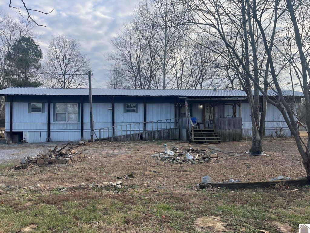 42 Sills Ln., Benton, KY 42025