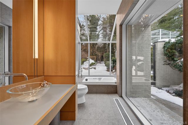 120 Bacon Road, Old Westbury, NY 11568