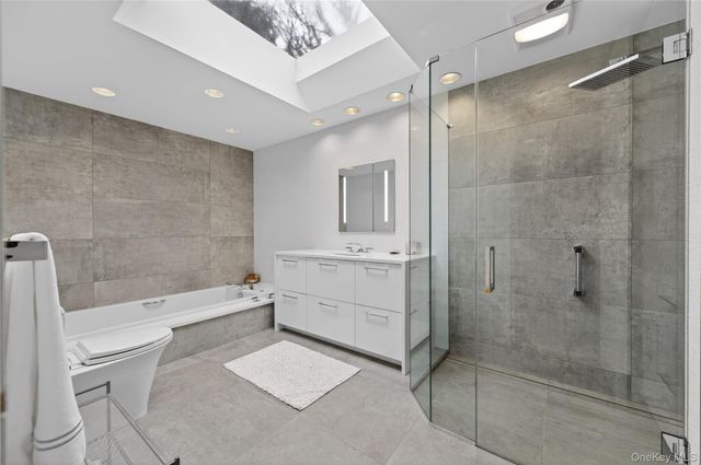 120 Bacon Road, Old Westbury, NY 11568